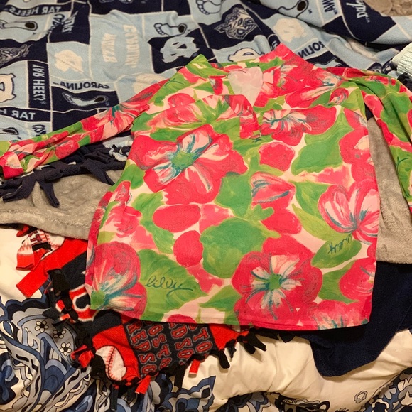 Lilly Pulitzer NWOT/EEUC Size 8 Top - Picture 2 of 3